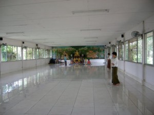 ปฏิบัติในศาลาปฏิบัติธรรม