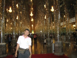 ความสวยงามภายในวิหารแก้ว