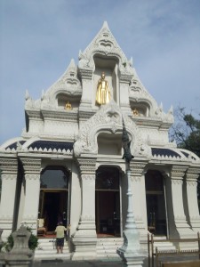 พระอุโบสถ.... ภายในแบ่ง ๓ ตอน